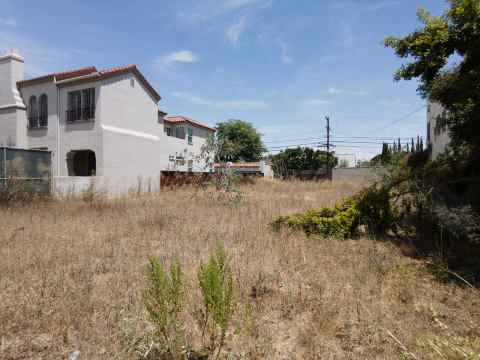 930 S Mansfield Ave in Los Angeles, CA - Building Photo