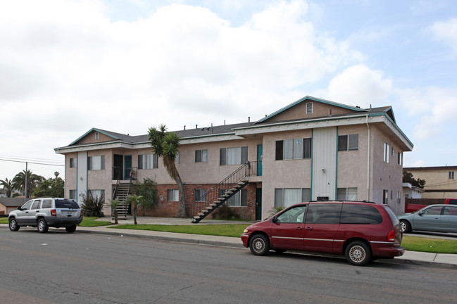 1075 Donax Ave in Imperial Beach, CA - Building Photo - Building Photo