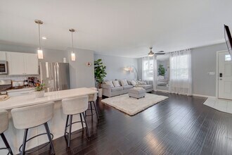 3323 Caledonia Drive in Yorkville, IL - Foto de edificio - Building Photo