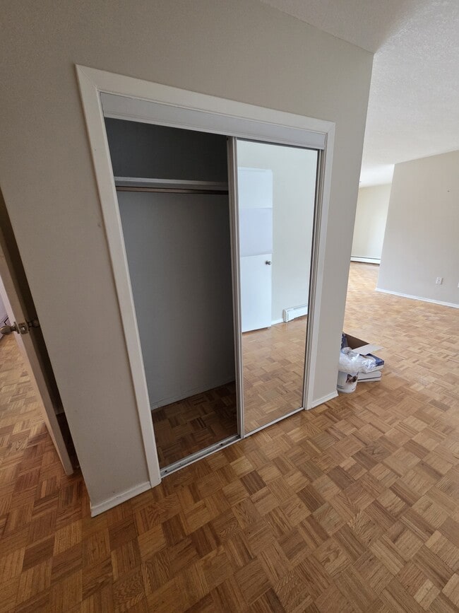 1061 Queen's Blvd in Kitchener, ON - Building Photo - Building Photo