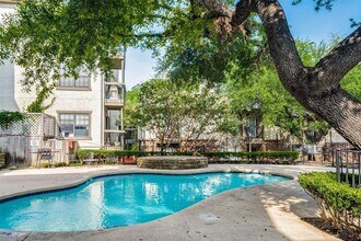 8750 Park Ln, Unit 151 in Dallas, TX - Foto de edificio - Building Photo