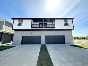 959 S Rupple Rd in Fayetteville, AR - Building Photo - Building Photo