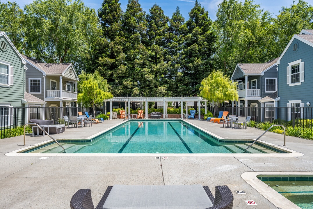 Avalon in Davis, CA - Foto de edificio