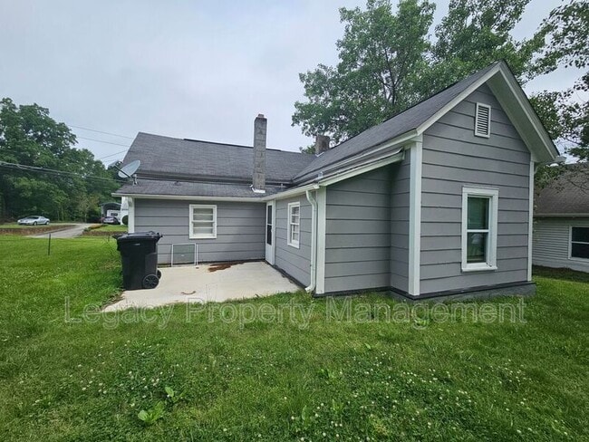 1111 N Mebane St in Burlington, NC - Building Photo - Building Photo