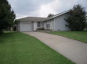 1001 E Scott St in Springfield, MO - Building Photo