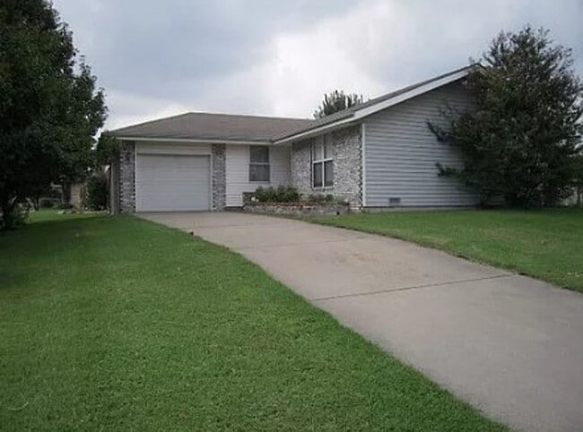 property at 1001 E Scott St