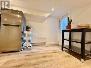 62 Palmerston Ave in Toronto, ON - Building Photo - Building Photo