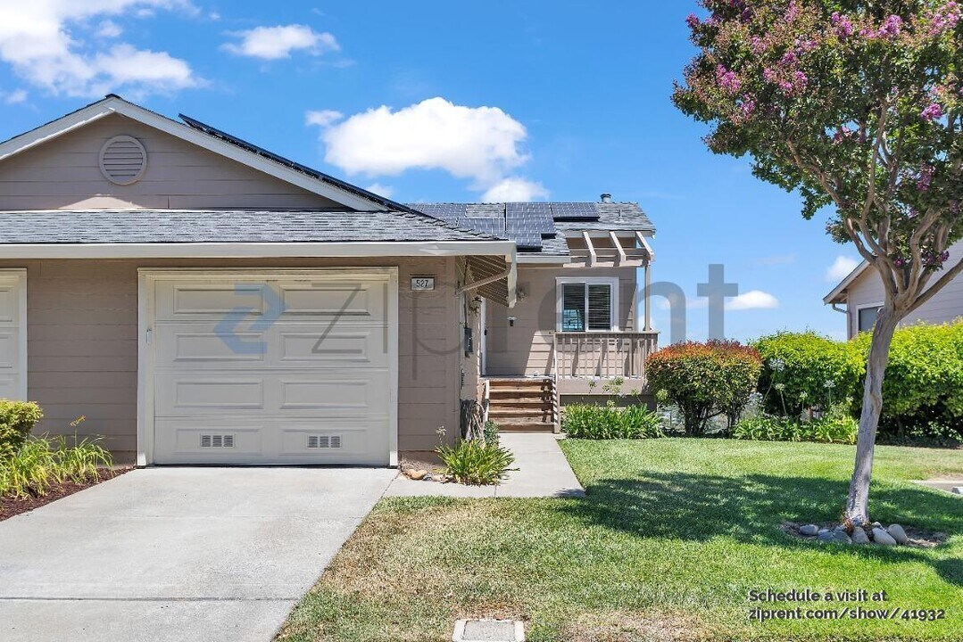 527 Bustos Pl in Bay Point, CA - Building Photo