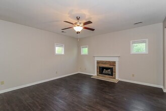 27 Oakbrook Dr in Cartersville, GA - Building Photo - Building Photo
