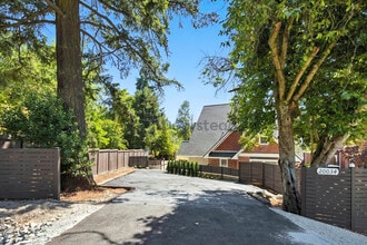 20034 80th Ave NE in Kenmore, WA - Foto de edificio - Building Photo