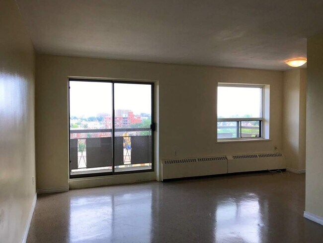 Wentworth Apartments in Hamilton, ON - Building Photo - Building Photo