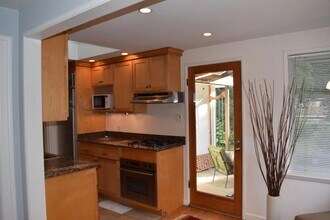 Charming Home in the Heart of Magnolia in Seattle, WA - Building Photo - Building Photo