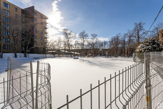 Savana Sur Le Parc in Montréal, QC - Building Photo - Building Photo