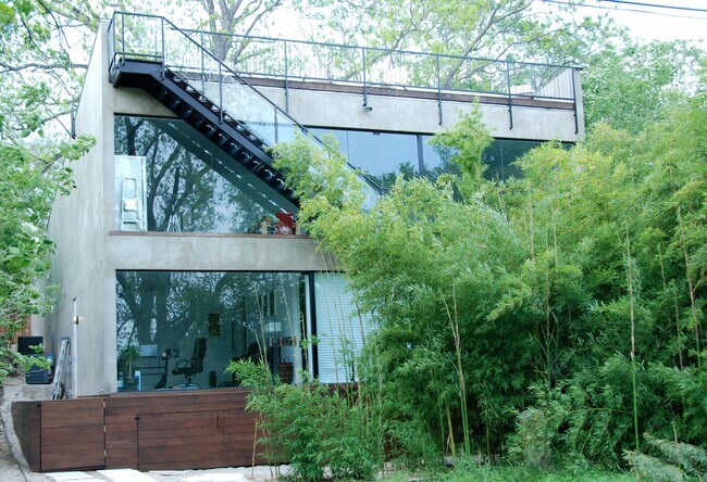 2105 Riverview St in Austin, TX - Building Photo - Building Photo