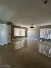 5396 Chestnut St in Las Vegas, NV - Foto de edificio - Building Photo