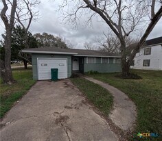 218 N 4th in Ganado, TX - Building Photo