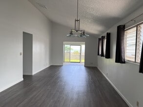 94-693 Kamalo St in Waipahu, HI - Building Photo - Building Photo