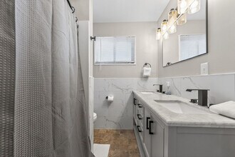 4305 NW 56th St in Kansas City, MO - Building Photo - Building Photo