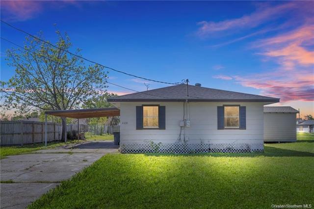 2232 9th St in Lake Charles, LA - Foto de edificio - Building Photo