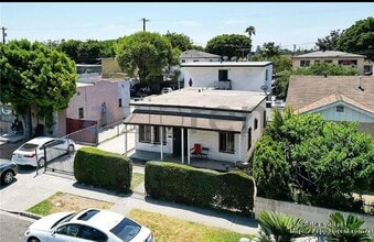 910 E 90th St in Los Angeles, CA - Building Photo - Building Photo