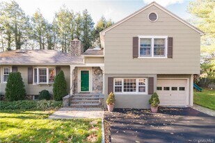 1 Senate Pl in Larchmont, NY - Building Photo