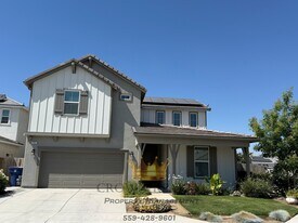 2802 Sand Hls Ave in Tulare, CA - Building Photo