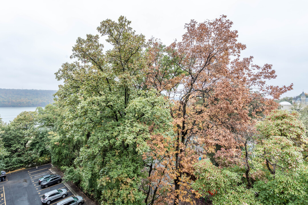 Trevor Park Terrace in Yonkers, NY - Building Photo