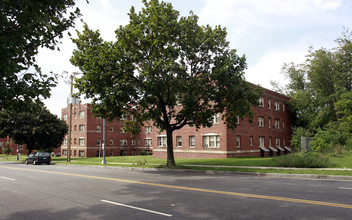 Valencia Apartment Homes in Washington, DC - Foto de edificio - Building Photo