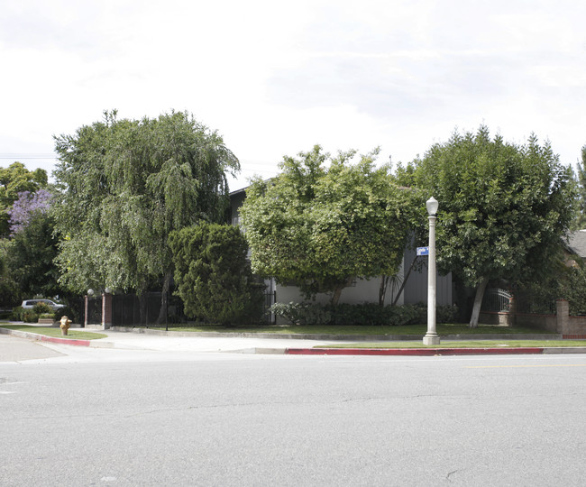 11500 Riverside Dr in North Hollywood, CA - Foto de edificio - Building Photo