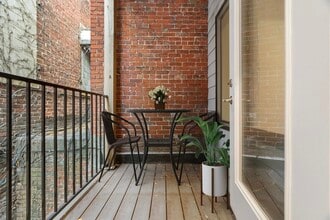 65 Meridian St in Boston, MA - Building Photo - Building Photo