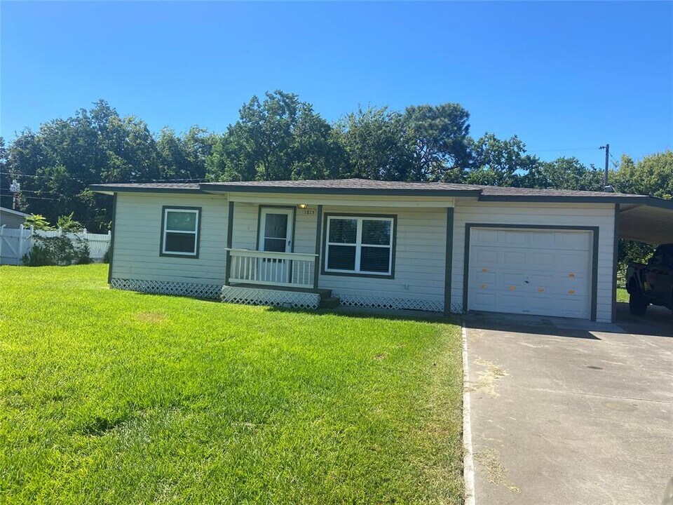 1815 Avenue U Ave in Freeport, TX - Building Photo