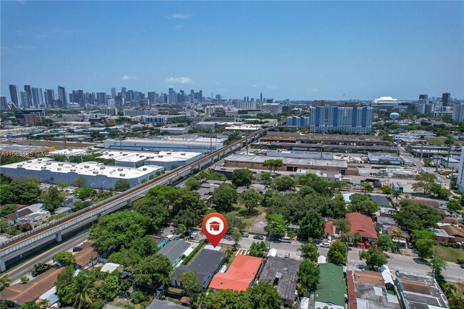 1241 NW 25th St in Miami, FL - Building Photo - Building Photo
