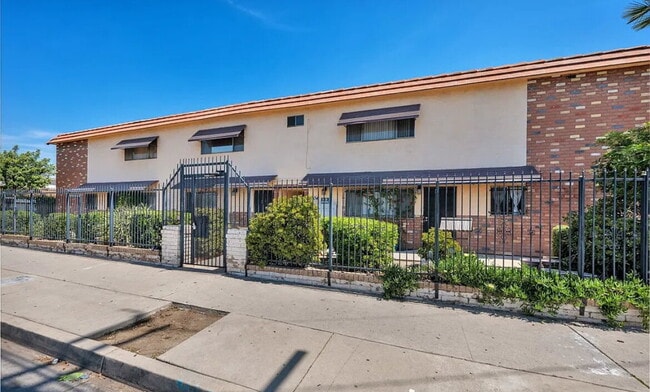 7904 Laurel Canyon Blvd in Los Angeles, CA - Building Photo - Building Photo