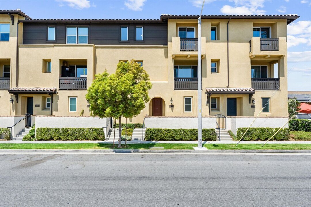 8275 Page St in Buena Park, CA - Building Photo