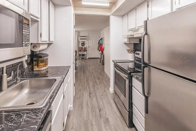 808 Cocheco Ct in Dover, NH - Building Photo - Building Photo