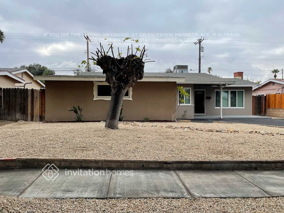304 Hartzell Ave in Redlands, CA - Foto de edificio