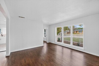 2812 San Medina Ave in Dallas, TX - Building Photo - Building Photo
