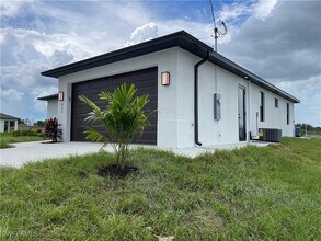 821 Newell St E in Lehigh Acres, FL - Building Photo - Building Photo