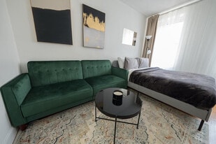 346 E 76th St in New York, NY - Building Photo