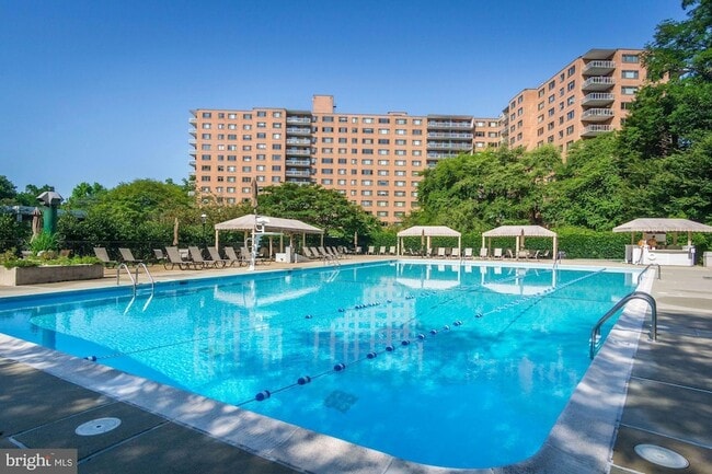 4201 Cathedral Ave NW, Unit 118E in Washington, DC - Building Photo - Building Photo