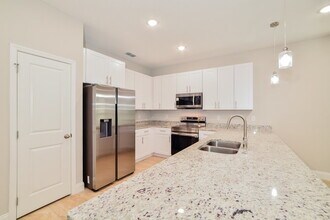 355 Clermont Dr in Kissimmee, FL - Foto de edificio - Building Photo