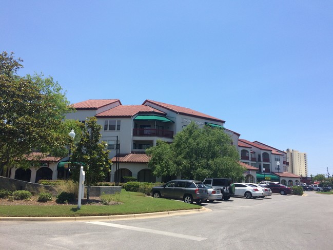 St Thomas Square in Panama City, FL - Foto de edificio - Building Photo