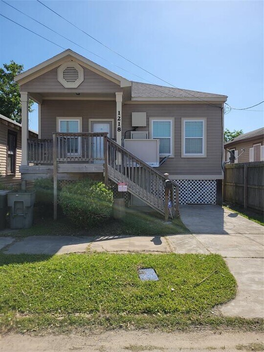 1218 42nd St in Galveston, TX - Building Photo