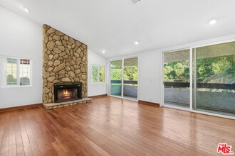 4345 Canoga Ave in Los Angeles, CA - Building Photo - Building Photo