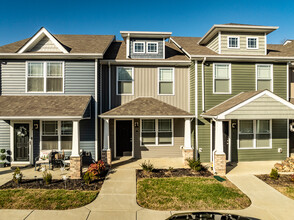 Woodland Hills Townhomes in Clarksville, TN - Building Photo - Building Photo