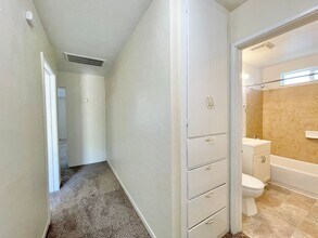 700-702 Poplar Ave in West Sacramento, CA - Building Photo - Building Photo