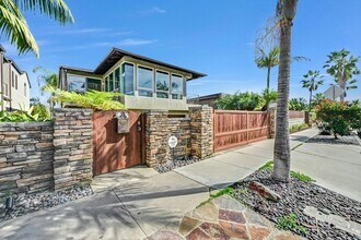 323 Neptune Ave in Encinitas, CA - Building Photo - Building Photo