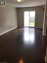 547 Chablis Dr in Waterloo, ON - Building Photo - Building Photo