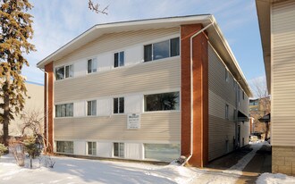 10637 108th St NW in Edmonton, AB - Building Photo