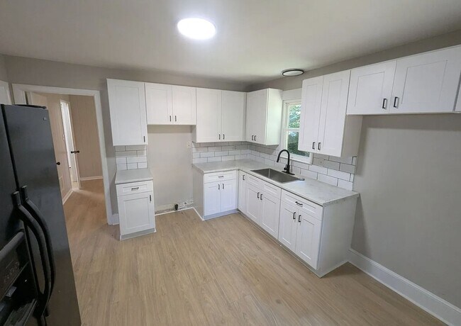 2846 Kenhill Dr in Charlotte, NC - Foto de edificio - Building Photo